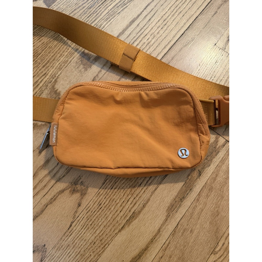 Lululemon Everywhere Belt Bag 1L Autumn Orange Crossbody Fall Halloween Athletic